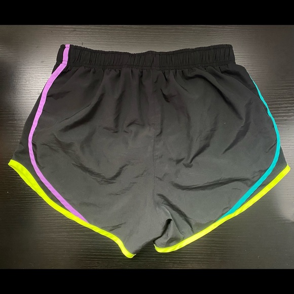 NWOT Nike shorts SMALL - Picture 2 of 2